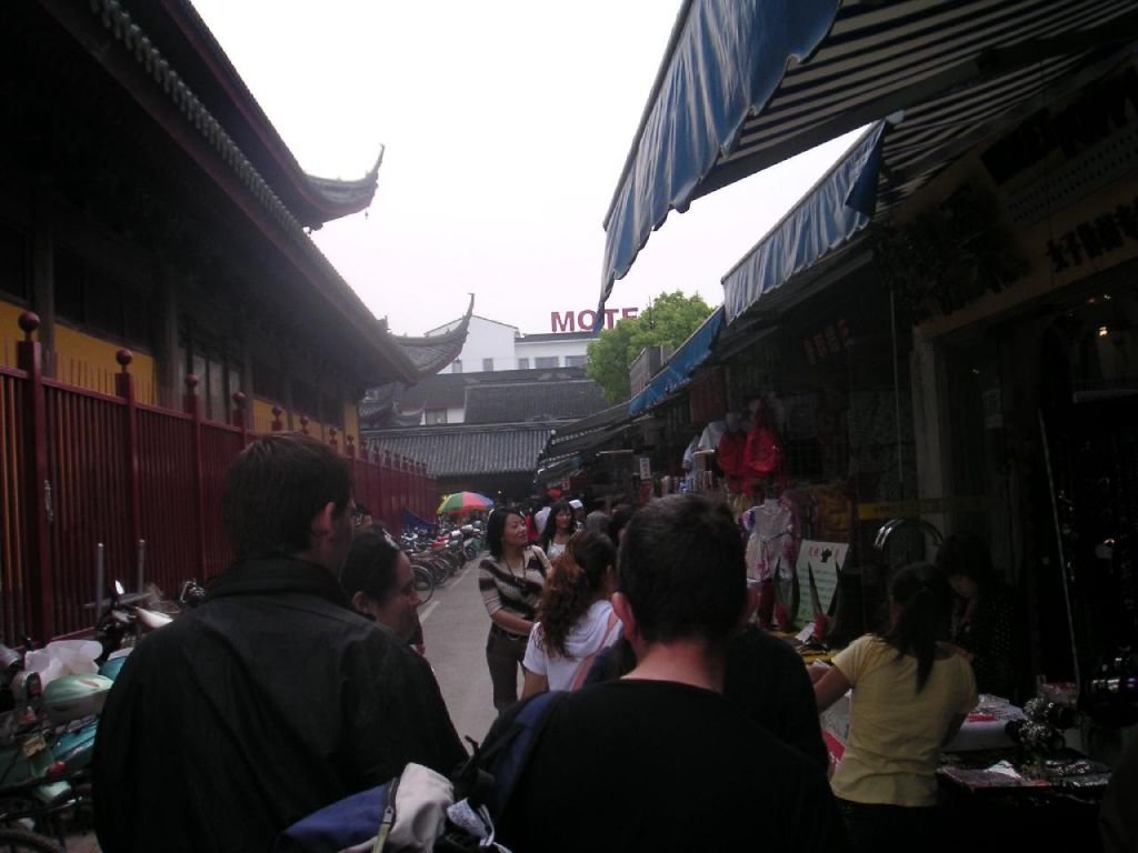 Les échoppes autour du temple de Suzhou