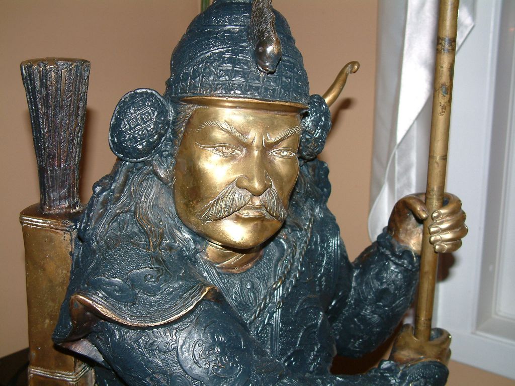 recherche l'origine d'une statue qui vient être du japon