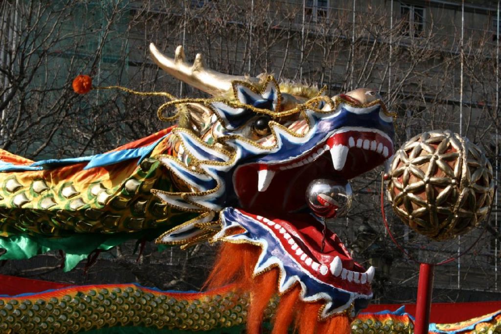 Chun jie, le dragon à la poursuite de la perle magique, Paris 2006