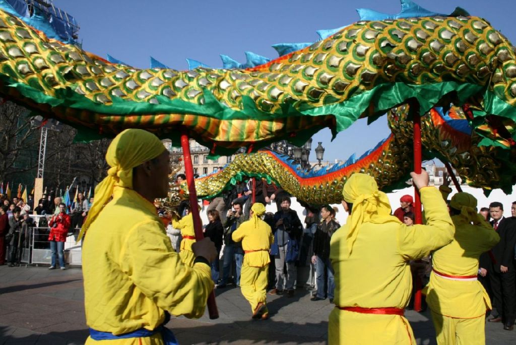Chun jie, le dragon et ses porteurs, Paris 2006