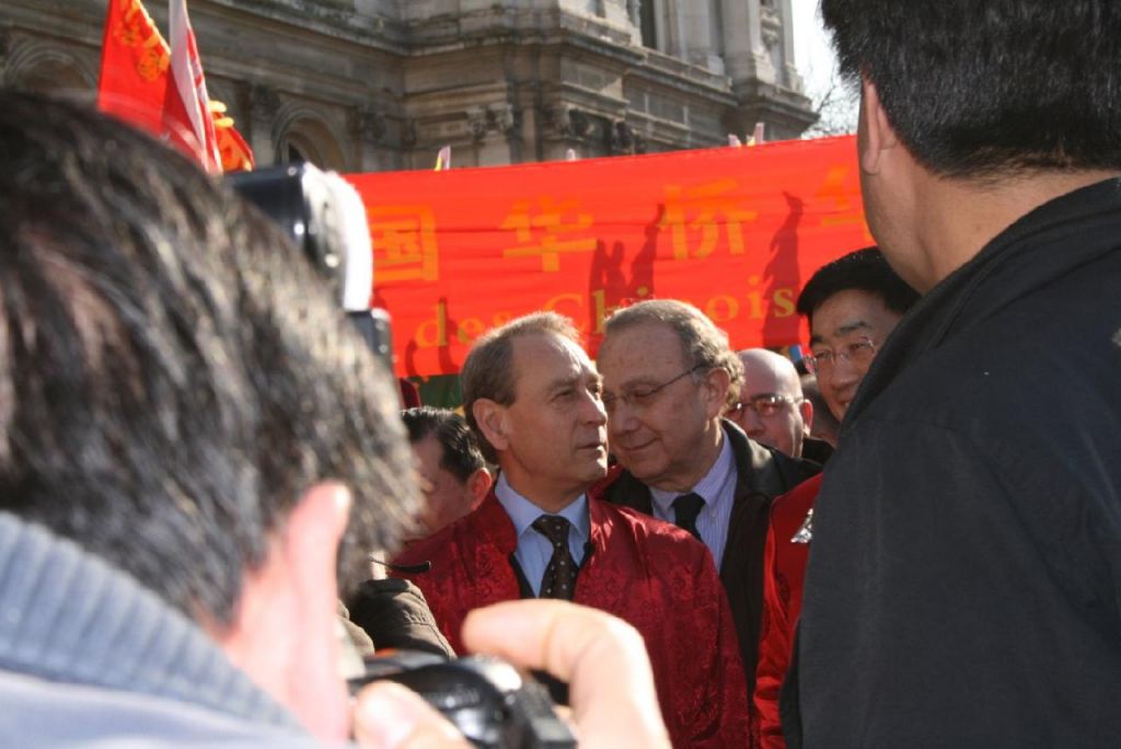 Chun jie, Paris 2006, Bertrand Delanoë discutant avec les responsables chinois de la manifestation