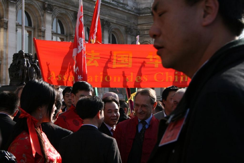 Chun jie, Paris 2006, Bertrand Delanoë sortant de la mairie de Paris