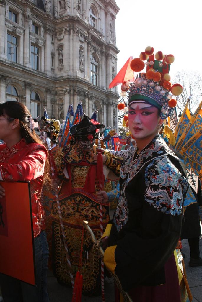 Chun jie, Paris 2006, les acteurs d'Opéra attendent le départ
