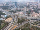 Photo aérienne de l'échangeur de Taoxi d'une autoroute reliant les villes de Renhuai et de Zunyi