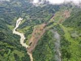 Photo aérienne d'un site de glissement de terrain survenu dans le village de Liujing dans l'arrondissement de Wulong de la municipalité de Chongqing (sud-ouest de la Chine)