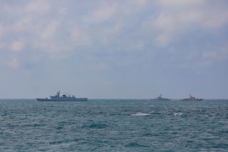 Des navires des marines chinoise et vietnamienne lors d'une patrouille conjointe de deux jours dans le golfe de Beibu