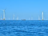 Cette photo montre un parc éolien offshore à Dalian