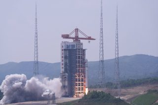 Chine : une fusée porteuse Longue Marche-6C place sept satellites en orbite