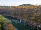 Paysage d'automne du Parc national urbain de zones humides de Huaxi à Guiyang