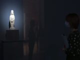 Une statue en porcelaine exposée au Musée national de Chine à Beijing