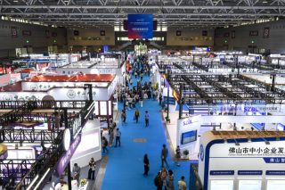 Des visiteurs lors de la 26e Foire des hautes technologies de Chine à Shenzhen