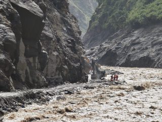 Chine : opération de recherche et de secours à Gyirong après une coulée de boue