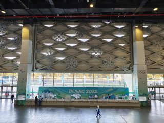 Photo prise avec un téléphone portable de l'intérieur du Centre principal des médias des Jeux olympiques et paralympiques d'hiver de Beijing 2022 à Beijing