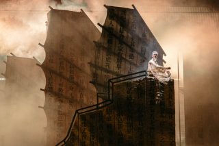 Un danseur se produit lors du spectacle chorégraphique Tian Gong Kai Wu