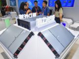 Des visiteurs découvrent les serveurs d'IA lors de la Conférence mondiale sur l'informatique 2023 à Changsha