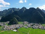 Vue aérienne du bourg de Gaoling dans le district autonome Yao de Du'an