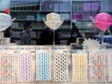Un magasin vendant des masques à Hong Kong