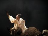 Un danseur se produit lors du spectacle chorégraphique Tian Gong Kai Wu