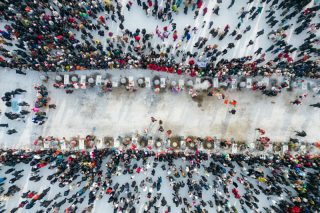 Photo aérienne d'une vue d'un festival de collecte de glace