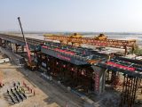 Photo aérienne du chantier du pont Zhenluo traversant le fleuve Jaune