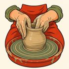 Deux mains couvertes de terre, sortant de manches vertes sous un tablier rouge, qui façonnent un pot de terre beige sur un tour de potier. Le plateau vert tourne dans une bassine rouge éclaboussée de barbotine.