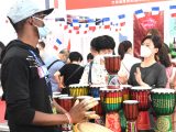 Des gens visitent la 18e Expo Chine-ASEAN à Nanning