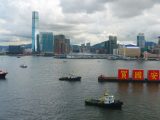Un bateau portant le slogan célébrer l'adoption de la Loi de la République populaire de Chine sur la sauvegarde de la sécurité nationale dans la Région administrative spéciale de Hong Kong au port de Victoria