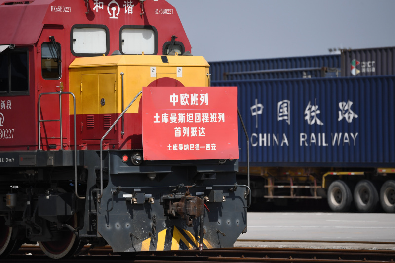 Un train de fret Chine-Europe arrive dans le port international de Xi'an