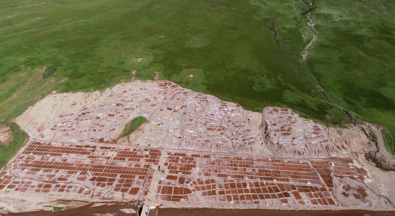 Vue aérienne des marais salants du bourg de Baizha