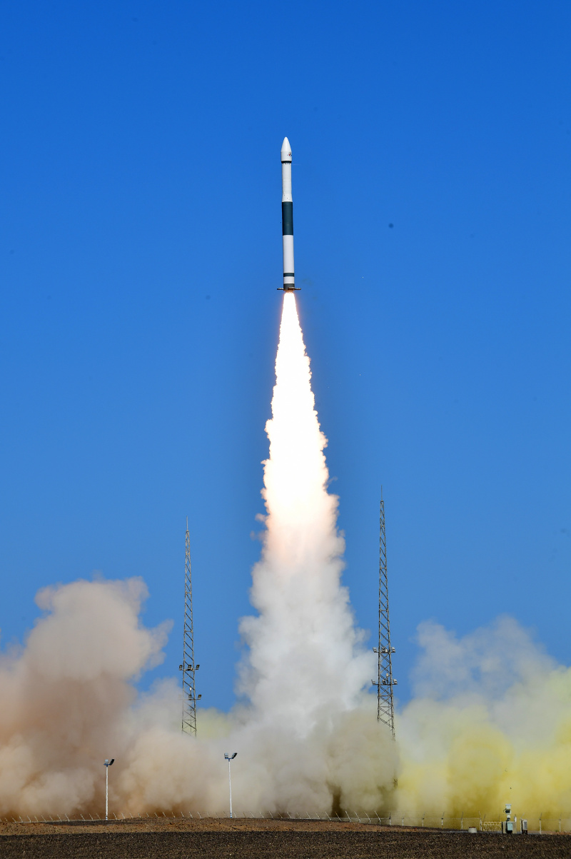Une fusée porteuse Kuaizhou-1A transportant le satellite d'essai Tianxing-1 décolle du Centre de lancement de satellites de Jiuquan