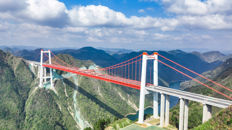 Le pont de Yangbaoshan lors d'un test de charge statique