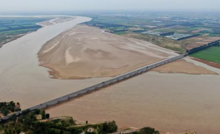 (miniature) Photo aérienne prise le 16 septembre 2020 montrant le pont de Nanhedu du fleuve Jaune