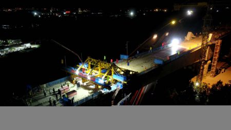 (miniature) Chantier de construction de la section Qufu-Heze du chemin de fer &agrave; grande vitesse reliant Rizhao et Lankao dans la province chinoise du Shandong (est)