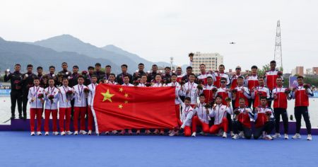(miniature) L'équipe chinoise médaille d'or