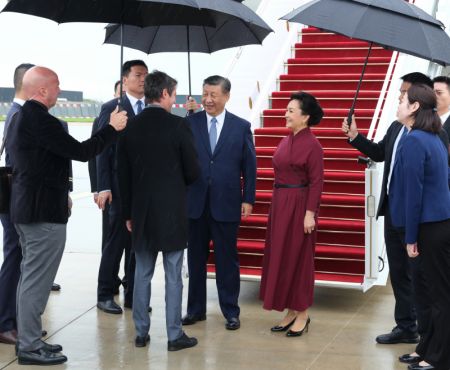 (miniature) Le président chinois Xi Jinping arrive à Paris pour une visite d'Etat en France à l'invitation du président français Emmanuel Macron