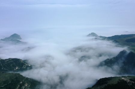 (miniature) Une mer de nuages dans le site touristique des monts Yunmeng