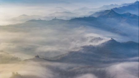 (miniature) Photo aérienne du paysage matinal de l'ancienne Grande Muraille dans le bourg de Xiaochang