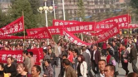 (miniature) Guizhou / Chine : Des dizaines de milliers de manifestants contre un projet gouvernemental