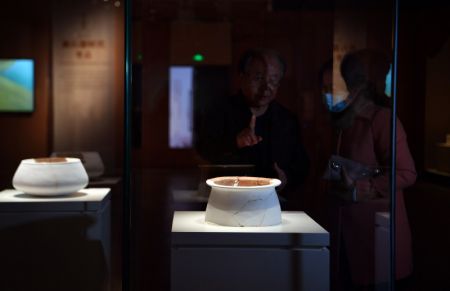 (miniature) Objets exposés lors d'une exposition dans le Musée de Hainan à Haikou