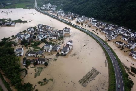 (miniature) Le village de Baiguoshu inondé