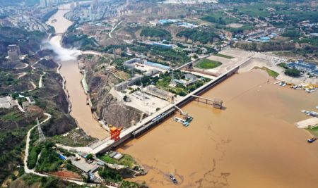 (miniature) Le réservoir de Liujiaxia déverse les eaux de crue dans la préfecture autonome Hui de Linxia