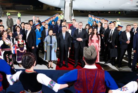 (miniature) Le président chinois Xi Jinping arrive à Belgrade pour une visite d'Etat en Serbie à l'invitation du président serbe Aleksandar Vucic