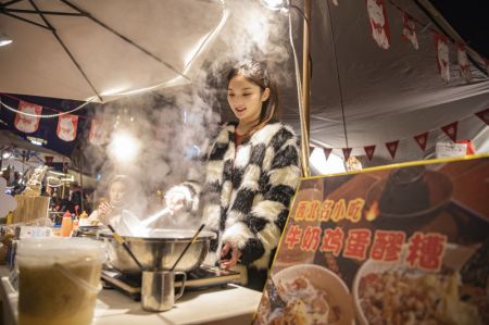 (miniature) Une foire nocturne dans l'arrondissement de Nan'an