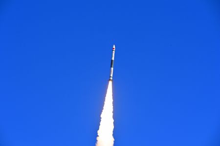 (miniature) Une fusée porteuse Kuaizhou-1A transportant les satellites de test CentiSpace-1-S3/S4 décolle du Centre de lancement de satellites de Jiuquan