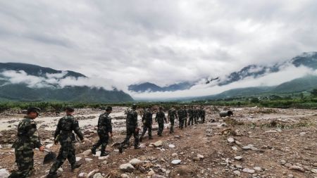 (miniature) Opérations de secours dans un bourg à Mianning