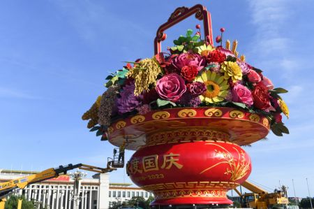 (miniature) Un panier de fleurs sur la place Tian'anmen