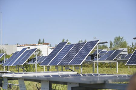 (miniature) Des panneaux photovoltaïques dans la base nationale de démonstration photovoltaïque des technologies avancées de la zone d'affaissement de l'exploitation minière de Datong