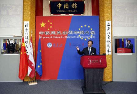 (miniature) Le Salon des "40 ans des relations Chine-UE en photo" inauguré au Collège d'Europe à Bruges