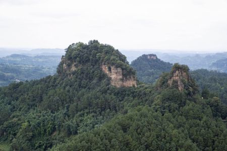 (miniature) Le mont Liangmu dans le district de Weiyuan