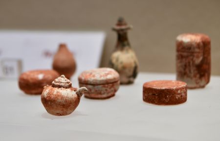 (miniature) Objets exposés lors d'une exposition dans le Musée de Hainan à Haikou